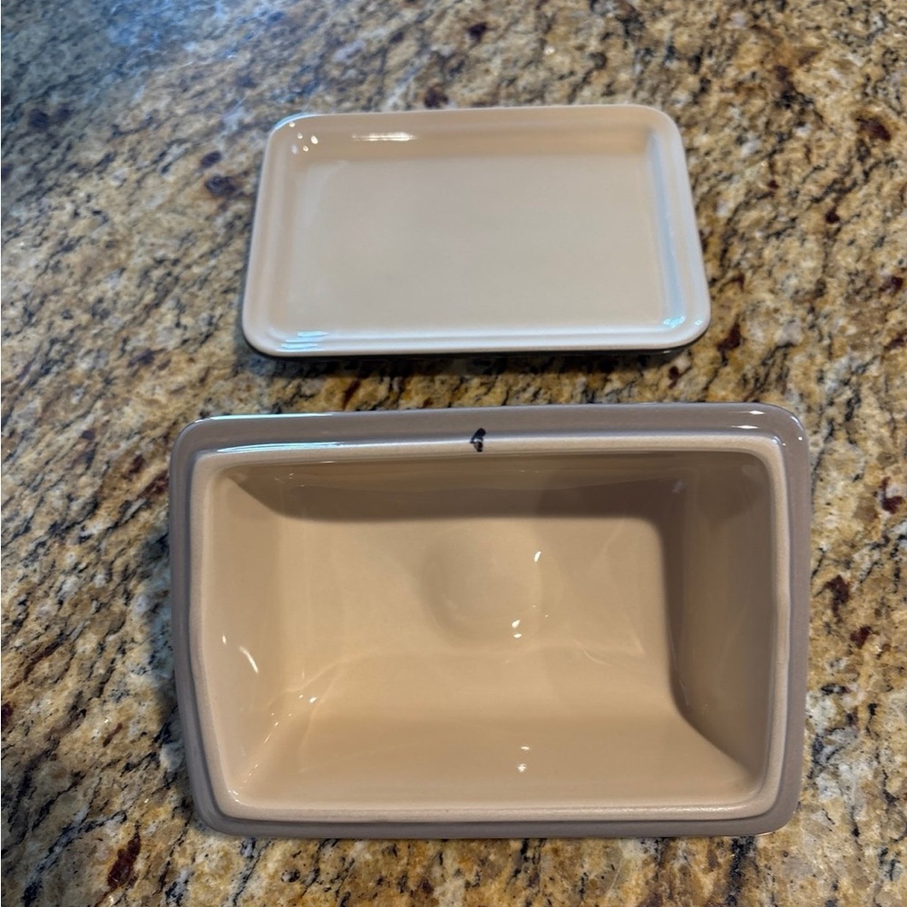 Le Creuset Stoneware Butter Dish UK, Flint - Picture 8 of 13